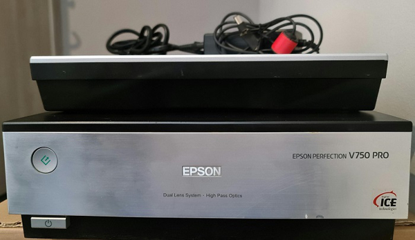 Picture of Epson Perfection V750-M Pro