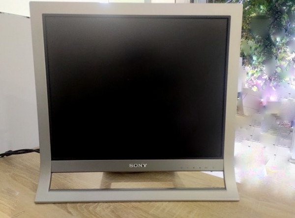 Sony SDM-HS95 19’’ TFT LCD